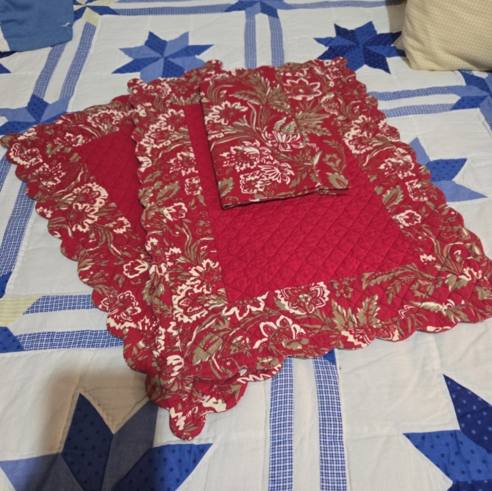 Williams-Sonoma Set Placemats And Napkins - Picture 2 of 8